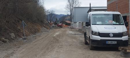 Razširjena cesta čez obrtno cono proti mostu čez Bistrico, ureditev odvodnjavanja meteornih vod