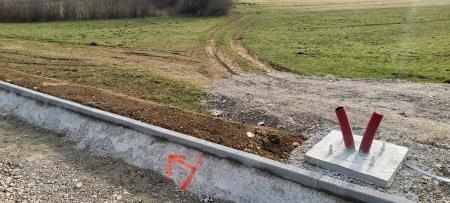 Izgradnja dovoza na okoliške travnike, priprava za javno razsvetljavo